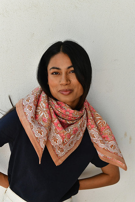 Foulard fleuri rose hélios byzantine