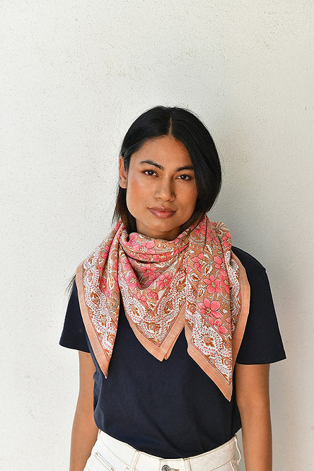 Foulard femme rose hélios