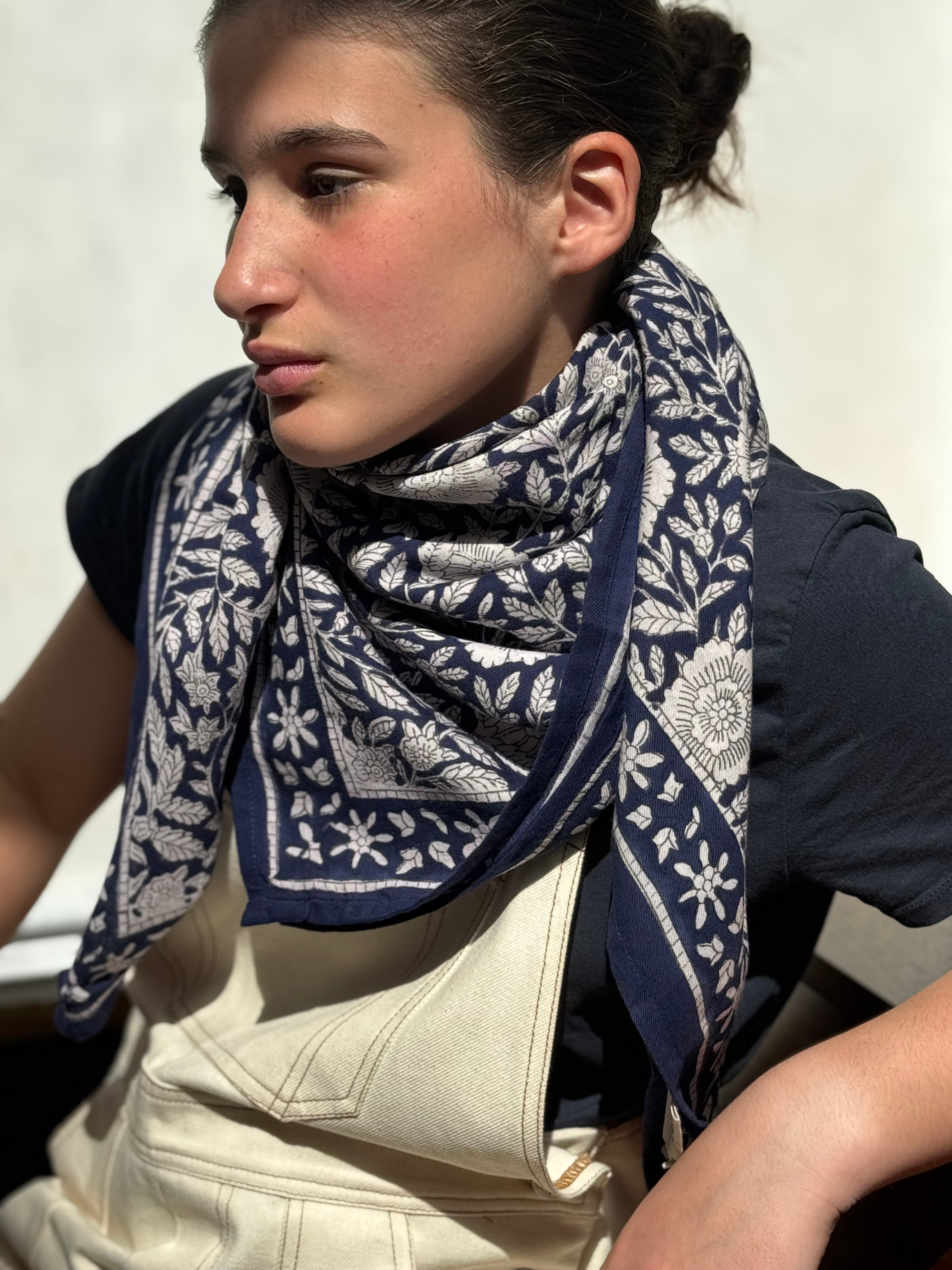 Foulard bleu femme antioche