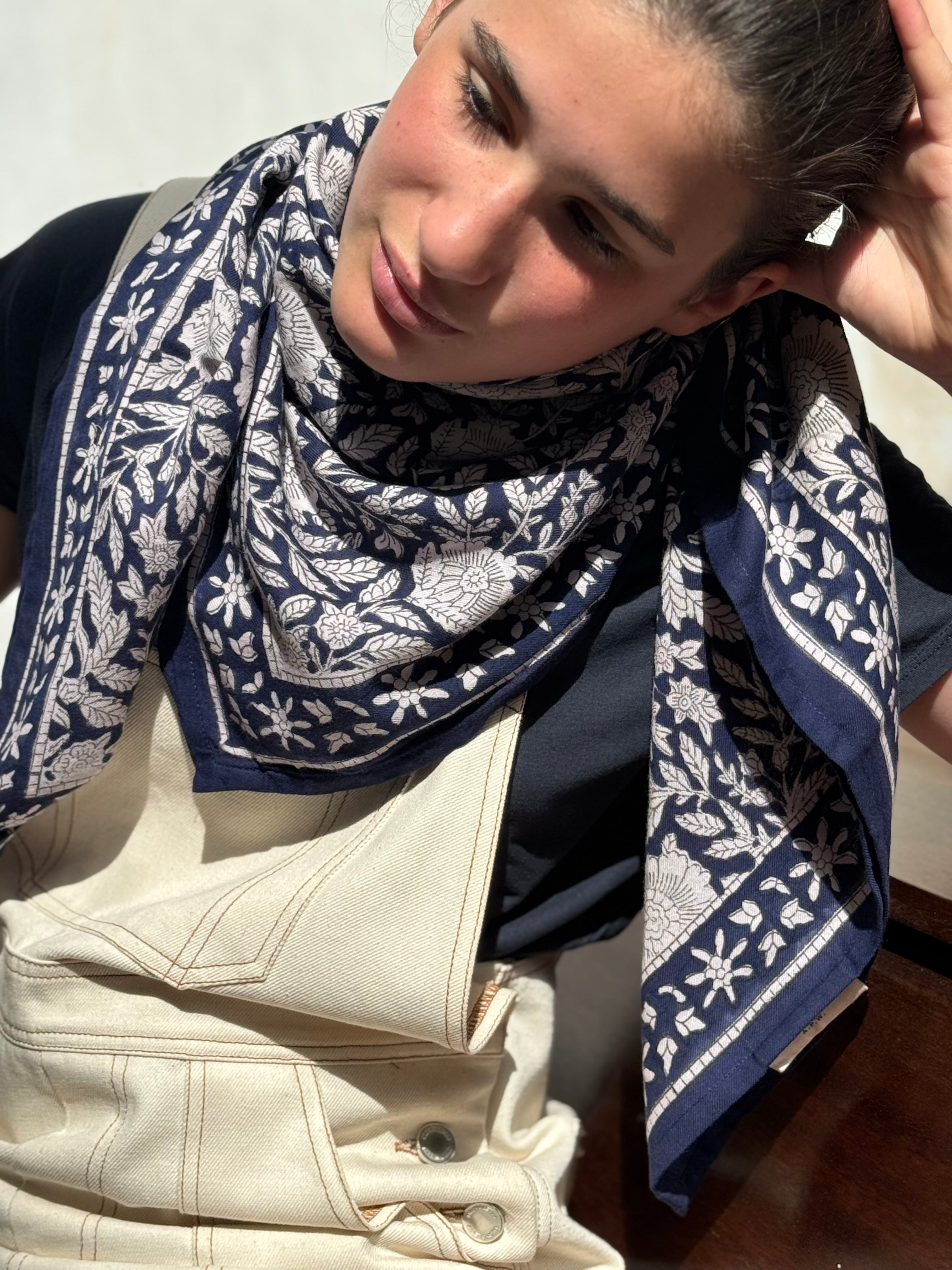 grand-foulard-blockprint-antioche-bleu-byzantine-1.jpeg