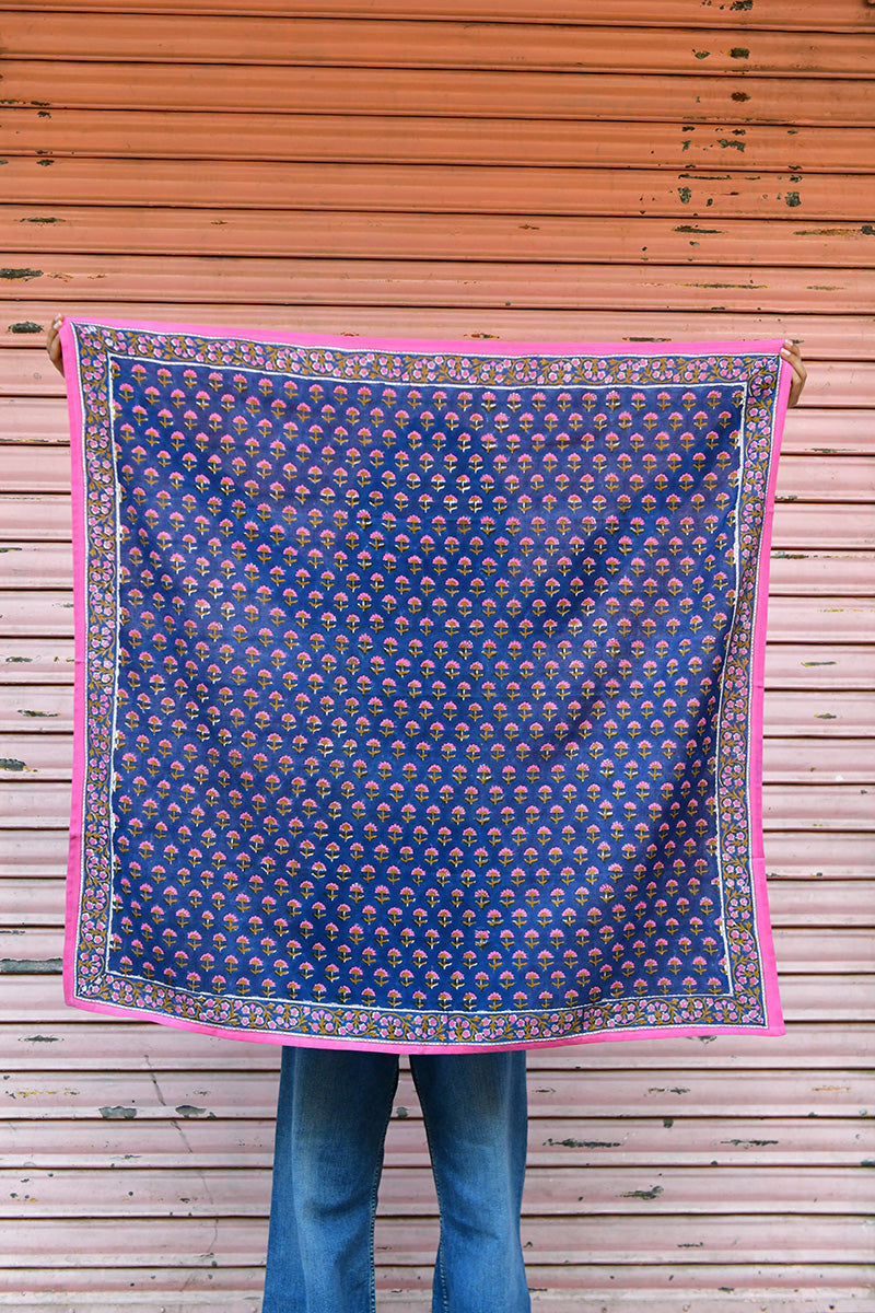 grand-foulard-blockprint-selene-bleu-nuit-1.jpg