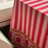 Nappe rayée rose et fleurie byzantine
