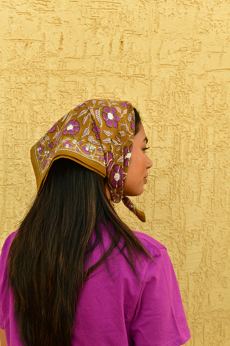 Petit foulard fleuri 115 caramel byzantine