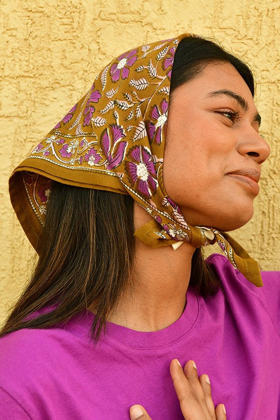 Petit foulard caramel et rose byzantine