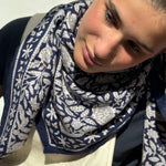 Foulard fleuri bleu et blanc Antioche 