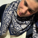 Foulard fleuri bleu et blanc Antioche 
