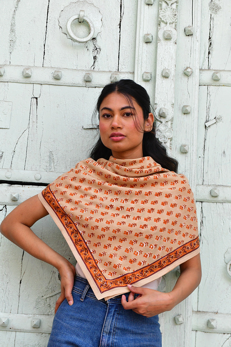grand-foulard-blockprint-nika-beige-byzantine-3.jpg