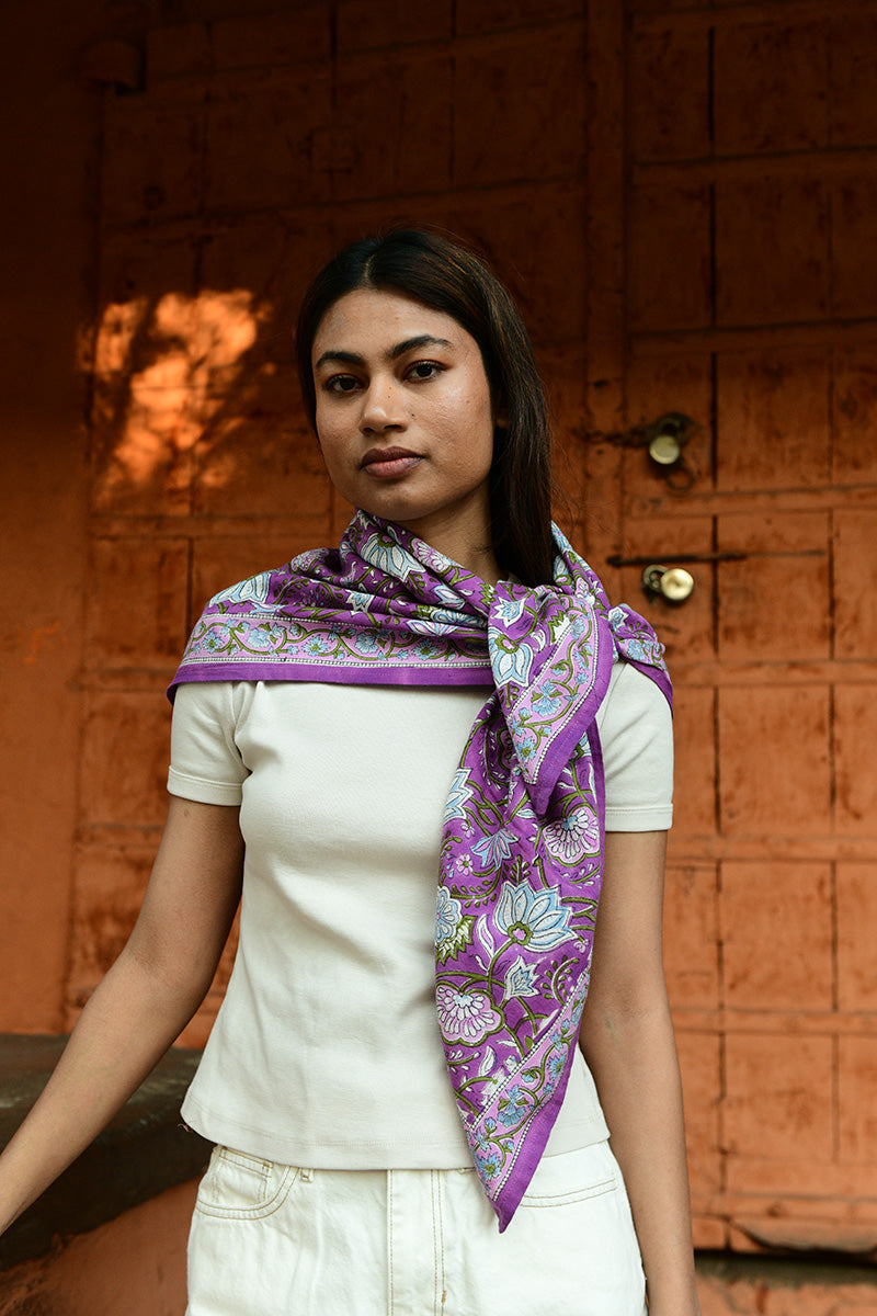 Foulard fleuri violet 114