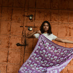 Foulard violet flottant vent