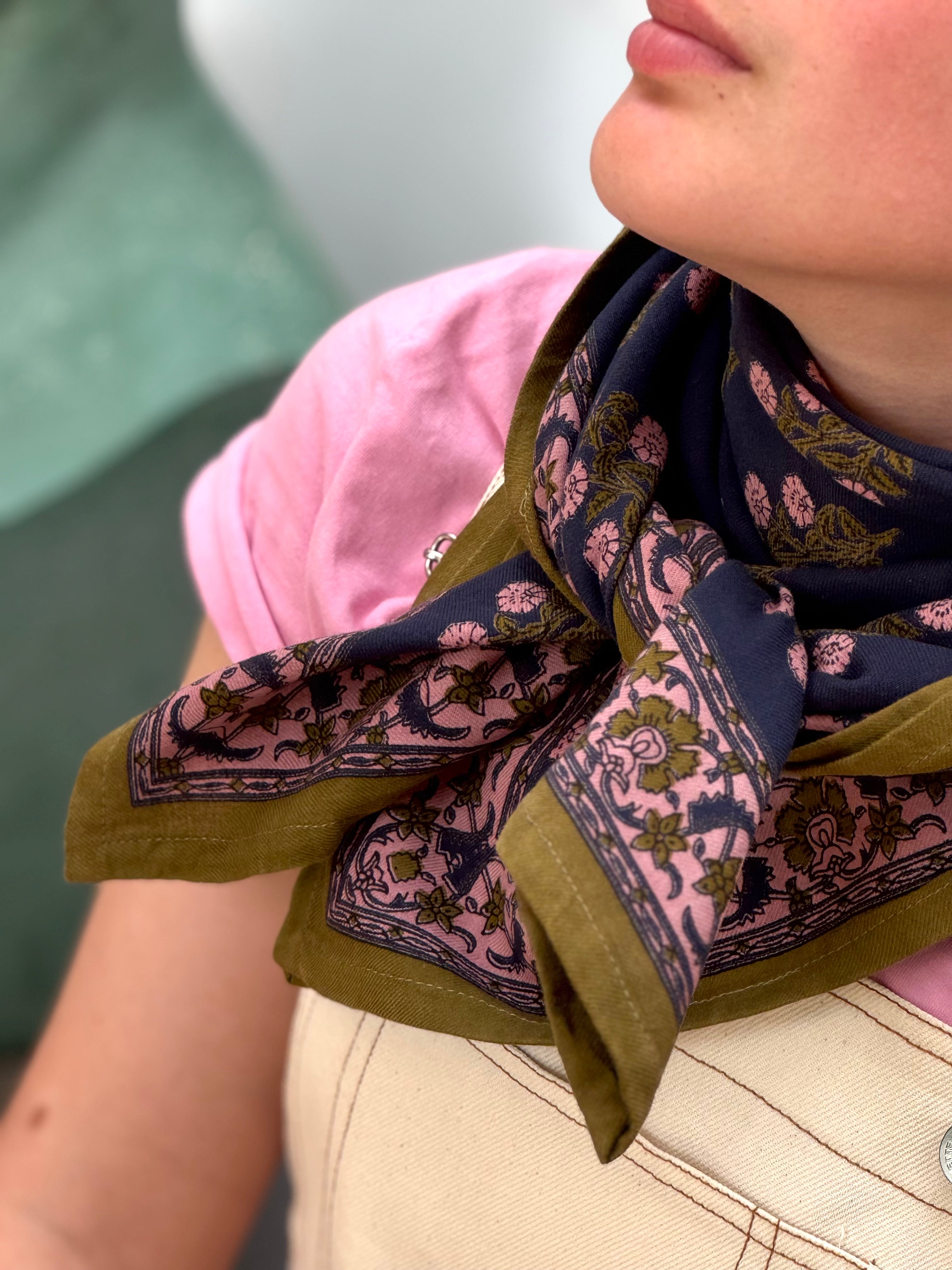 grand-foulard-blockprint-antigone-nuit-indien-2.jpeg