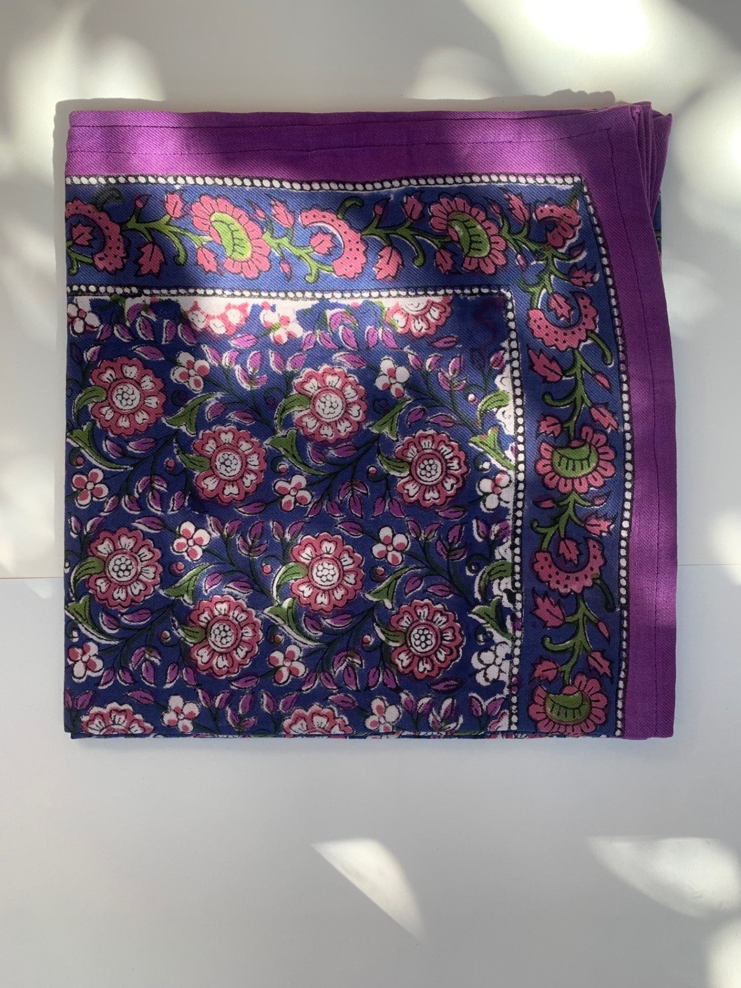 Foulard Bougainvilliers Bleu en coton blockprint indien - byzantine APW - 3.jpg