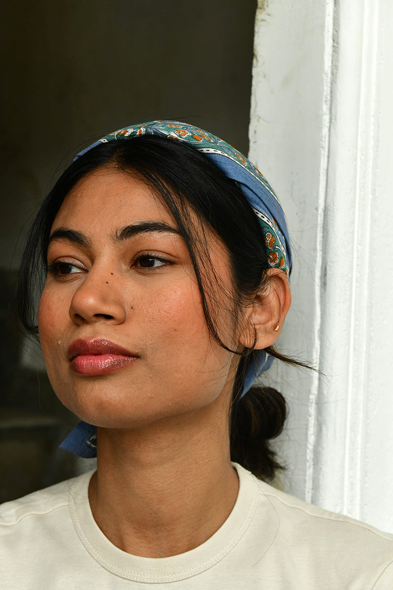 petit-foulard-blockprint-selene-bleu-horizon-byzantine-1_edited.jpg