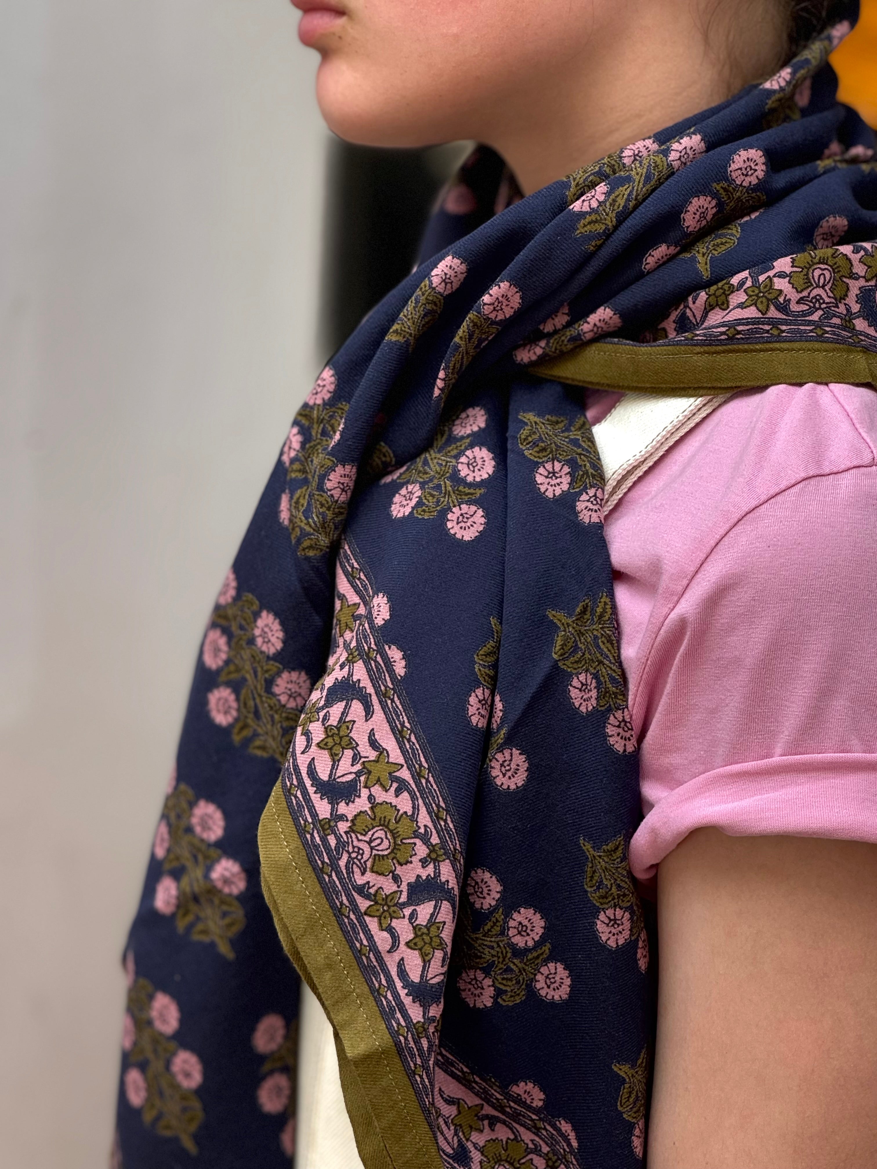 grand-foulard-blockprint-antigone-nuit-indien-4.jpeg