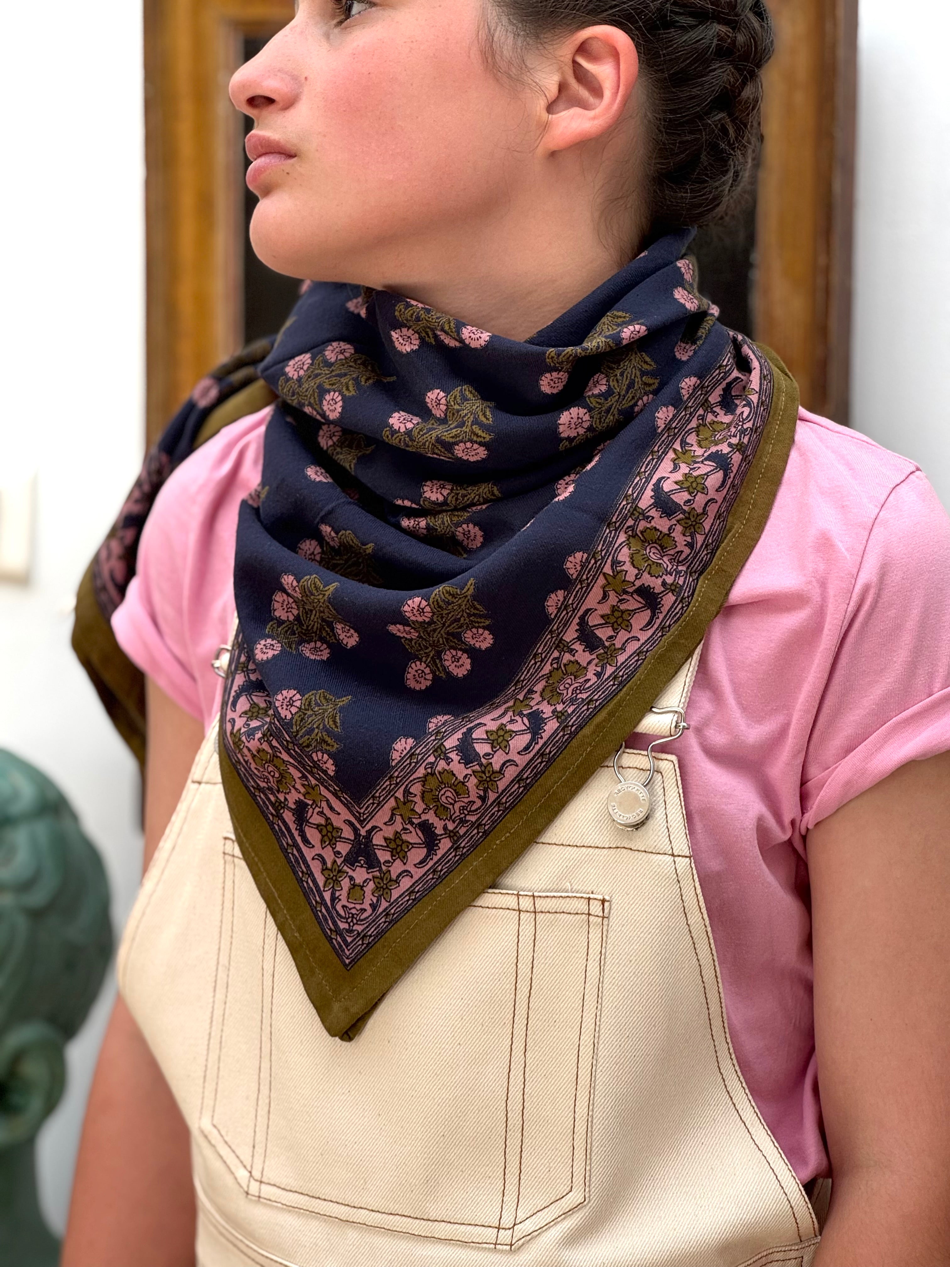 grand-foulard-blockprint-antigone-nuit-indien-3.jpeg