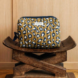 Grand trousse de toilette motif léopard vert et bleu