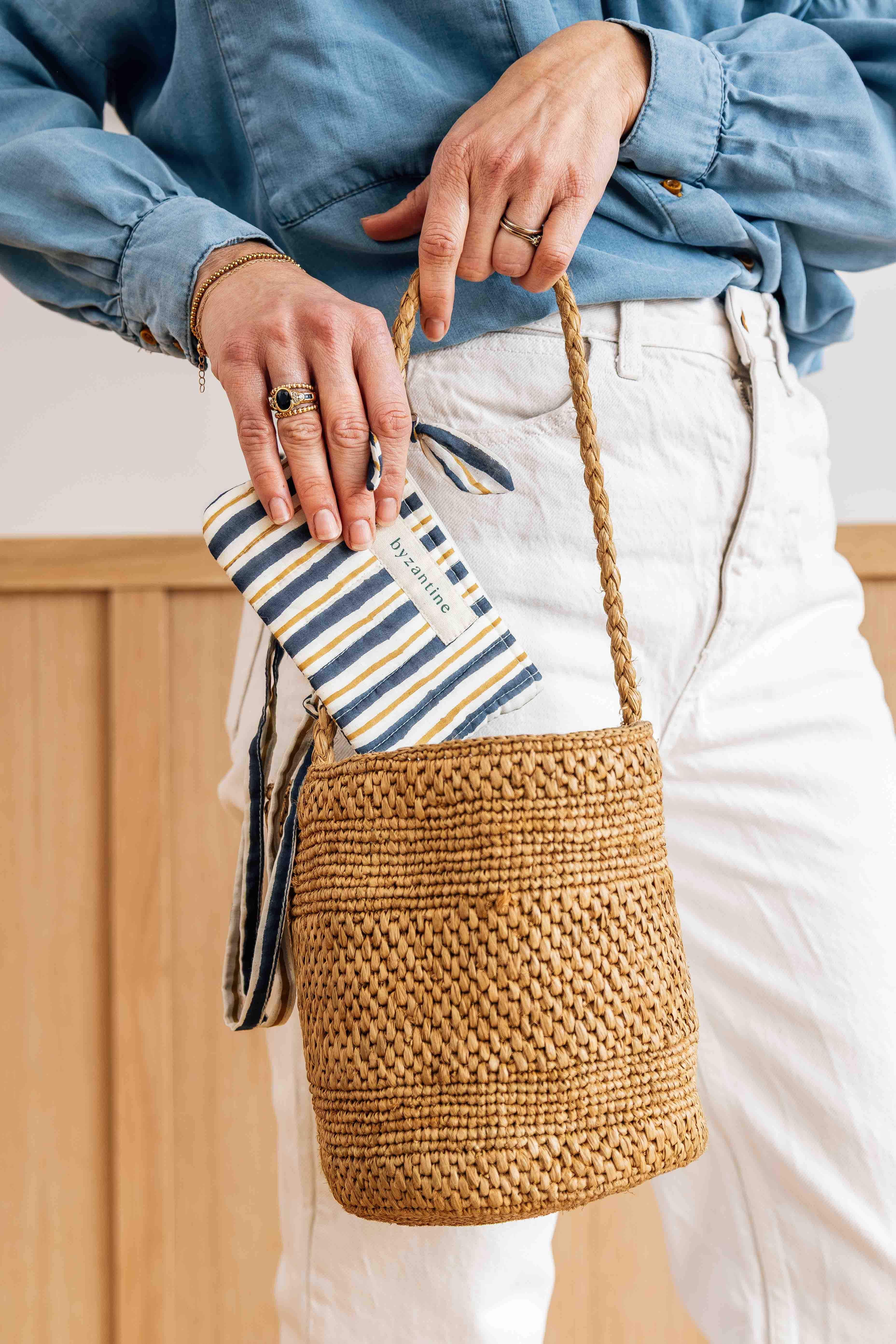 Porte carte rayé en coton matelassé