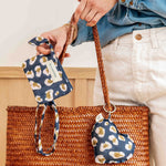 Porte clés grigri léopard bleu en forme de coeur