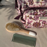 Trousses de toilette Carthage Prune de byzantine avec une brosse et un peigne