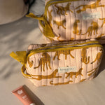 Grande et petite trousses de toilette Fauve Rose avec un tube de crème