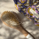 Trousse de toilette N°113 Bleu de byzantine avec une brosse à cheveux