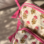 Duo de trousses de toilette N°50 Rose de byzantine, fleurs roses sur fond crème, passepoil rose