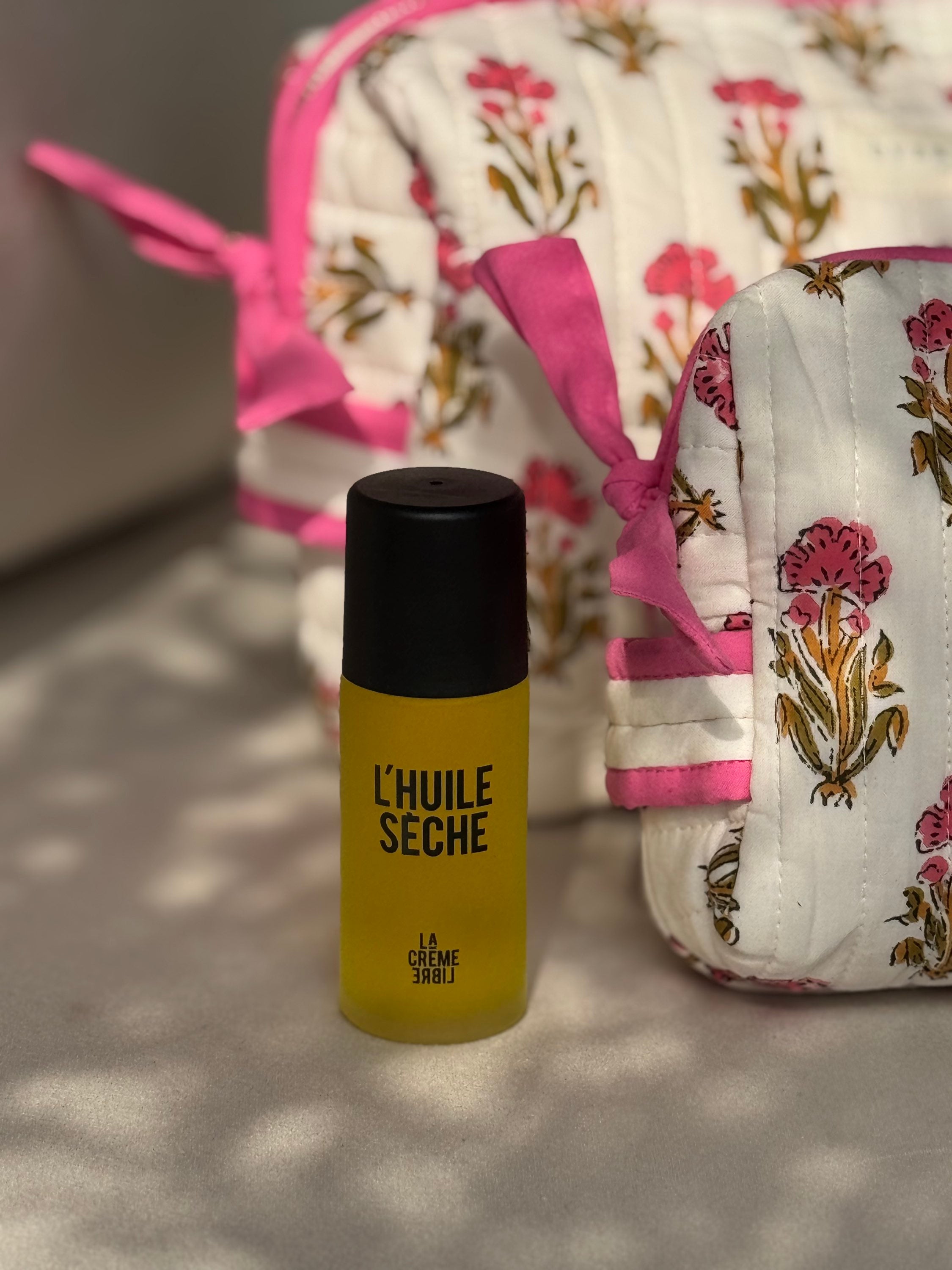 Trousses de toilette N°50 Rose avec un flacon d'huile sèche