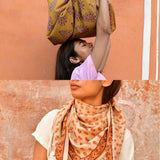 Duo de grands foulards byzantine : Galatie Caramel porté sur la tête et Nika Beige noué au cou