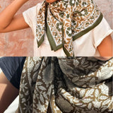 Duo de grands foulards byzantine Antioche Kaki et N°115 Vert, portés et présentés pliés