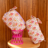 Duo de trousses beauté Éphèse Rose sur un tabouret, imprimé fleuri rose et orangé