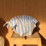 Duo de trousses froufrou Pacha Bleu ciel de byzantine, rayures bleu ciel et écru, sur un tabouret