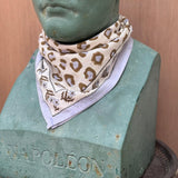 Grand foulard LÉOPARD Écru et Bleu ciel
