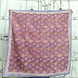 Grand foulard Totila Prune de byzantine tenu déplié
