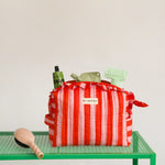 Grande trousse à volants Pacha Tomato, rayures rouge et rose, avec brosse et flacons