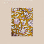 Housse d'ordinateur Carthage Kaki de Byzantine, fleurs lilas sur fond kaki, présentée à plat