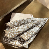 foulard Antioche kaki et écru motif fleuri classique pour femme