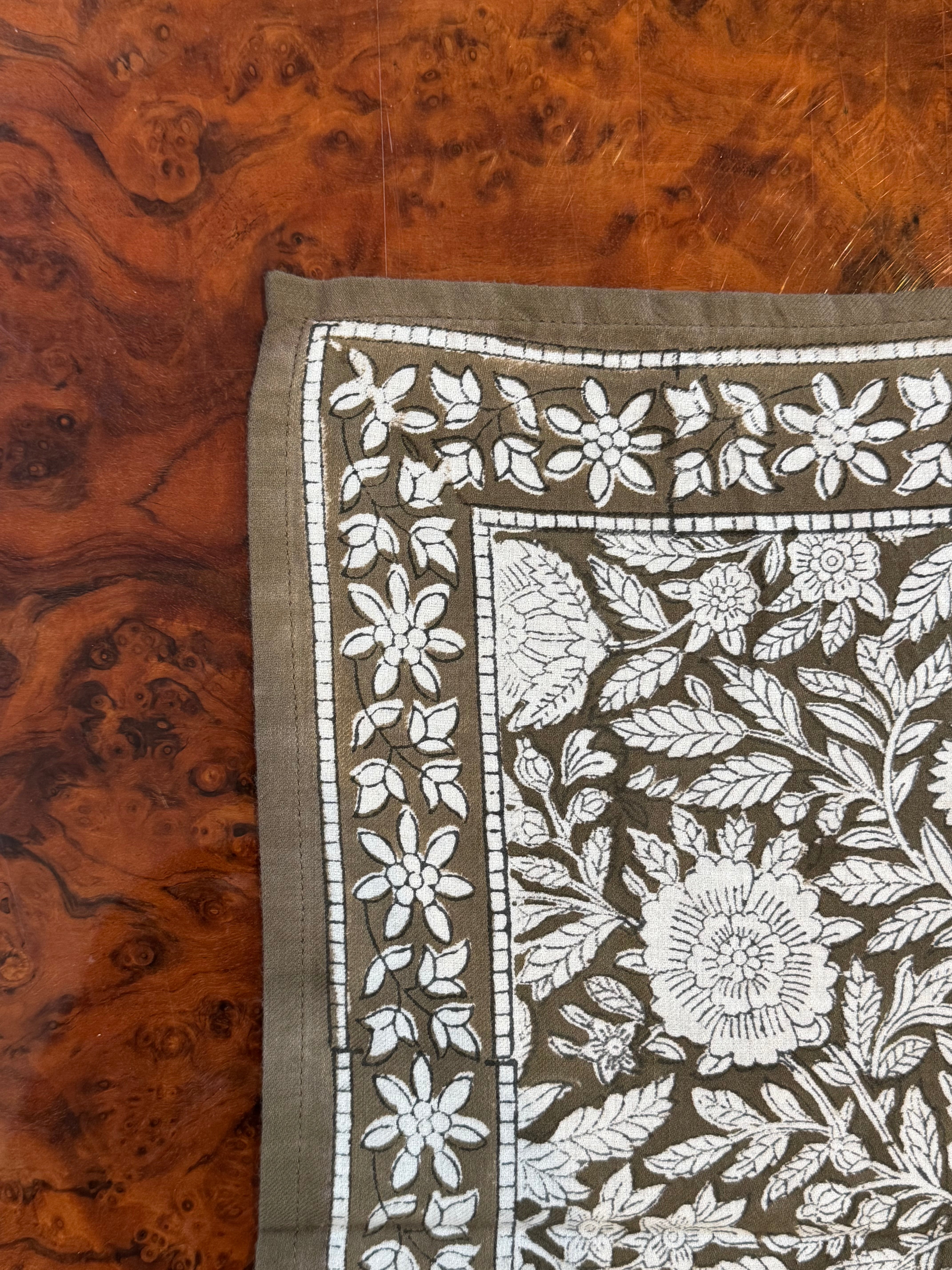 coin supérieur gauche du petit foulard antioche kaki de byzantine