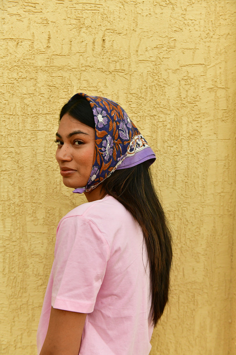 Foulard fleuri bleu pour femme