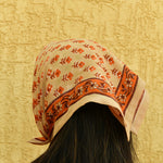 Petit foulard indien fleuri beige nika byzantine