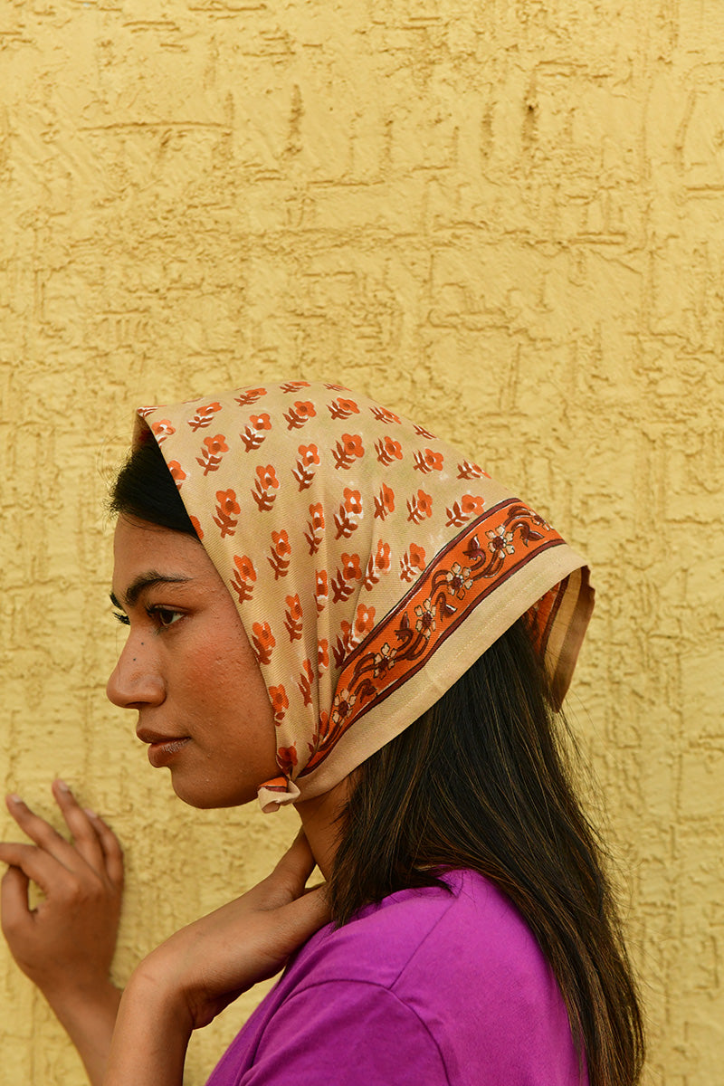 Petit foulard beige et orange nika byzantine