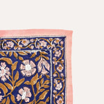 Petit foulard N°115 Cobalt vu à plat, motif fleuri et bordure rose