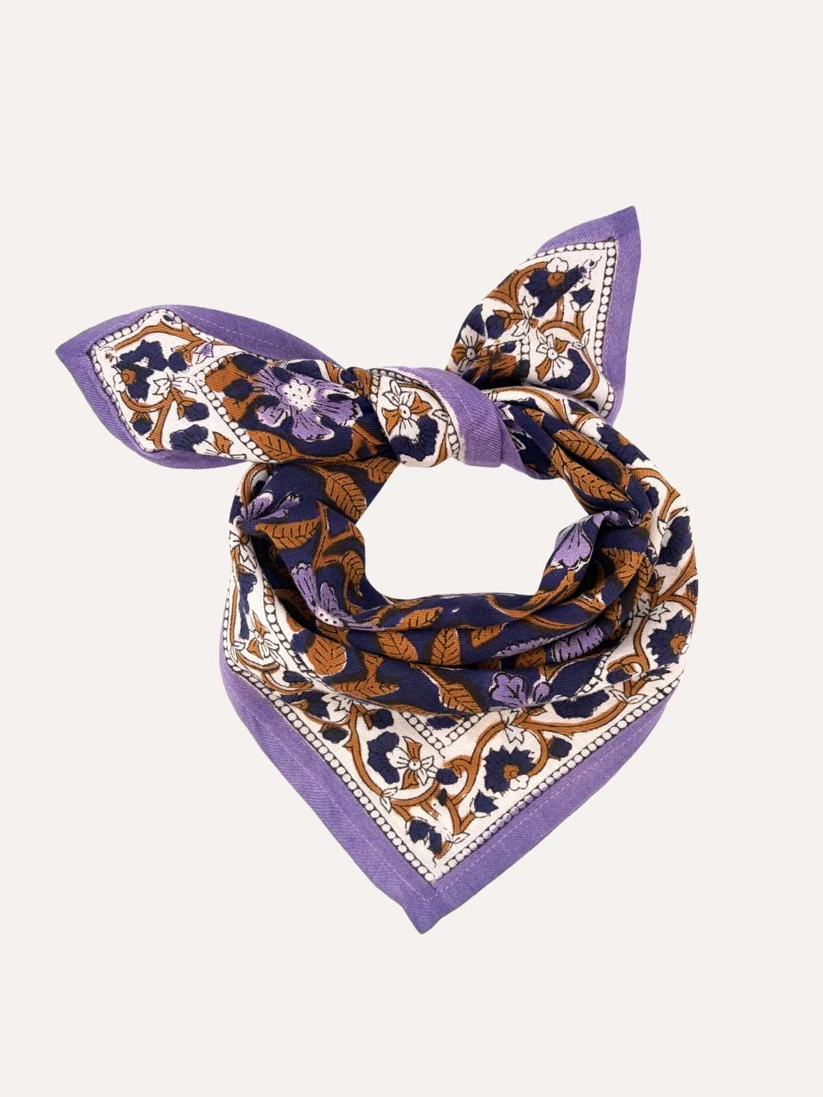Petit foulard N°115 Nuit de byzantine, fleurs ocre sur fond nuit à bordure lilas, noué