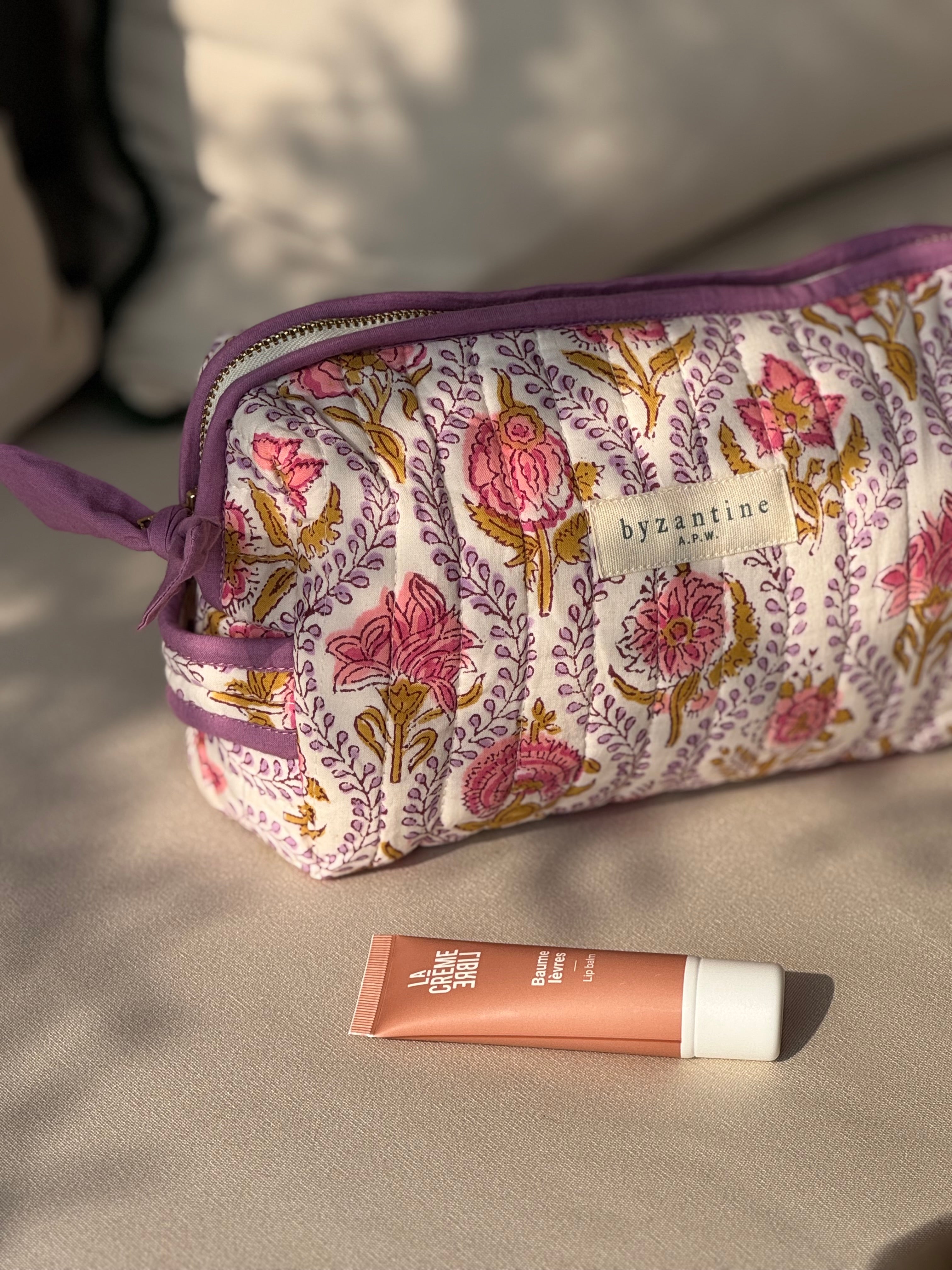 Petite trousse de toilette Éphèse Rose, fleurs roses, avec un tube de crème