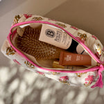 Petite trousse de toilette N°50 Rose ouverte, avec des produits de soin