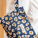 Pochette plate léopard bleu marine de byzantine