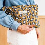 Pochette tablette léopard vert kaki byzantine