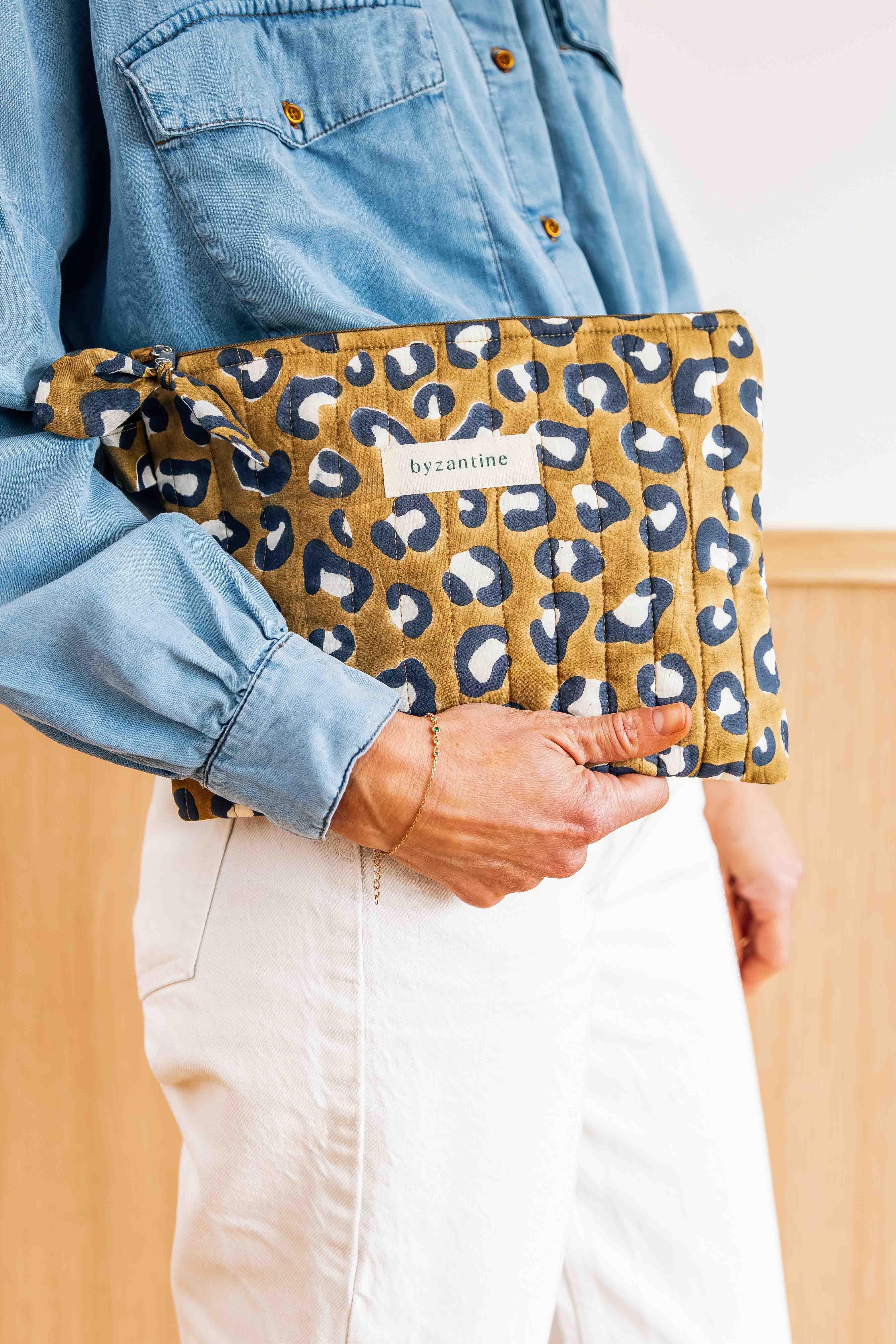 Pochette tablette léopard vert kaki byzantine