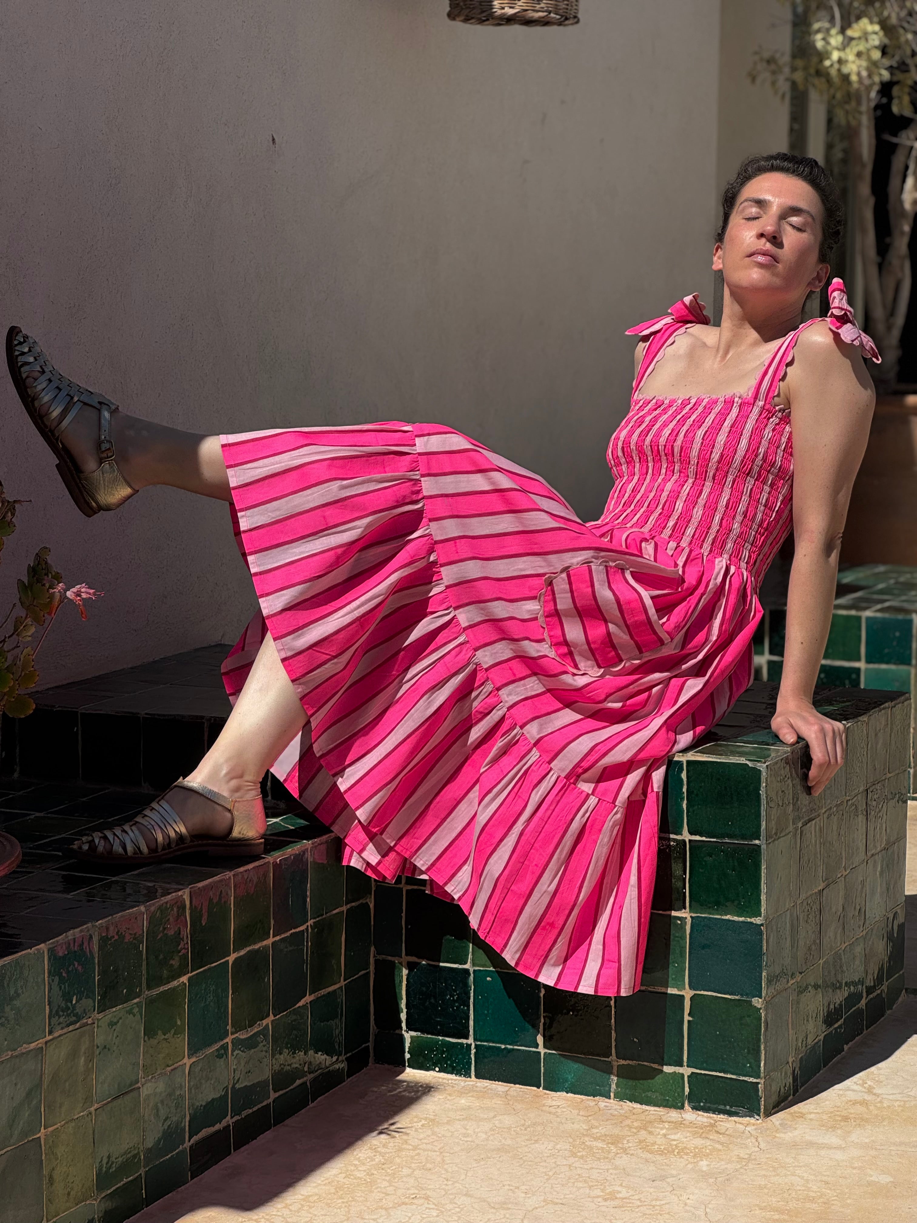 Robe rose fluo à smocks