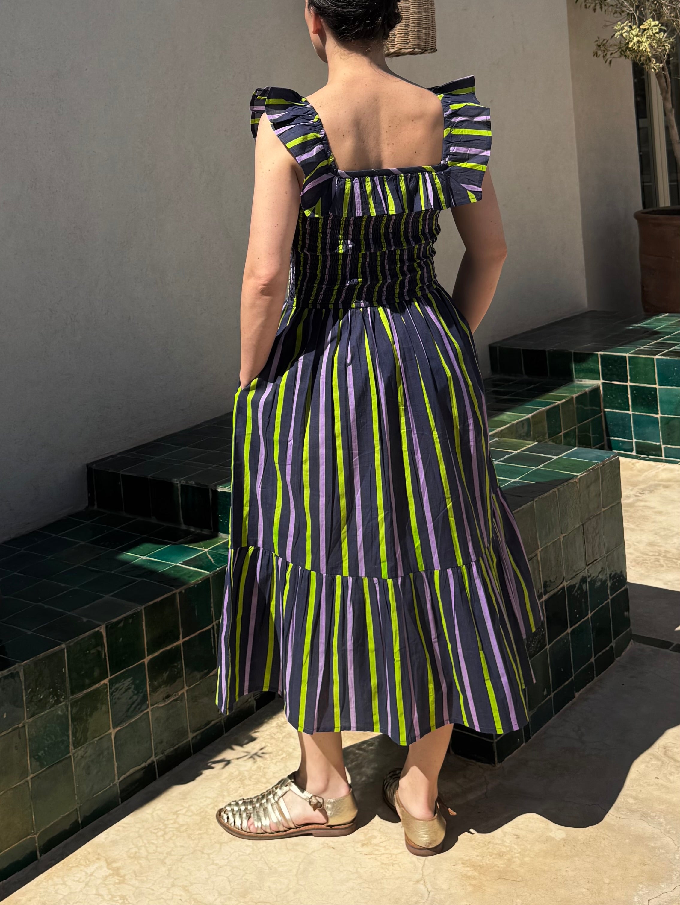 Robe Liberty Navy Fluo de byzantine portée, vue de dos