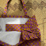 Sac froufrou à damier violet et moutarde ouvert, doublure blanche et poche intérieure assortie