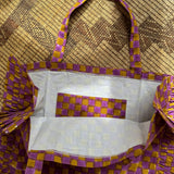 Intérieur du sac froufrou Moutarde violet, doublure blanche et poche plaquée à damier